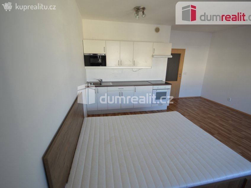 Pronájem bytu 1+kk 39 m^2 Pískařská, Praha 12 