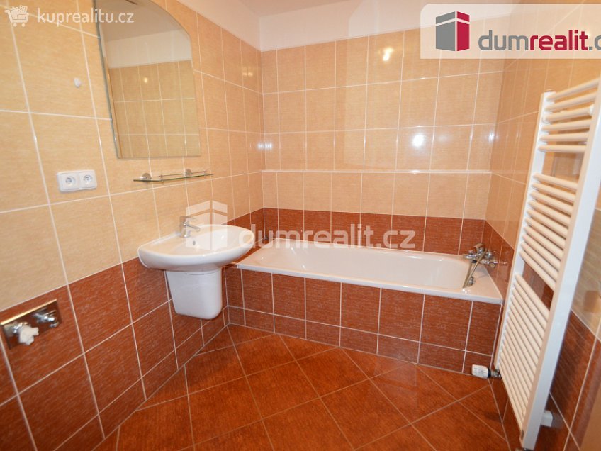 Pronájem bytu 1+kk 39 m^2 Pískařská, Praha 12 