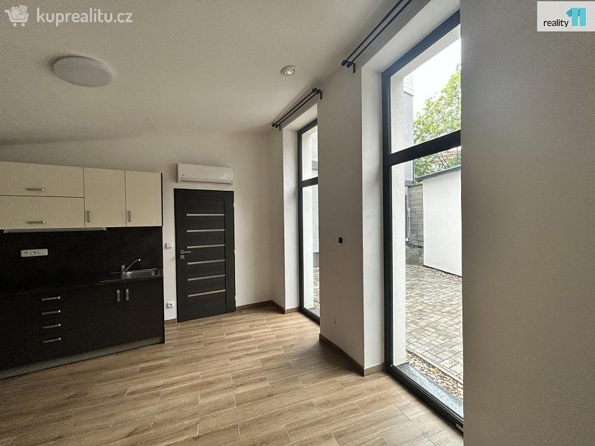 Prodej bytu 1+kk 34 m^2 Michelská, Praha 4 