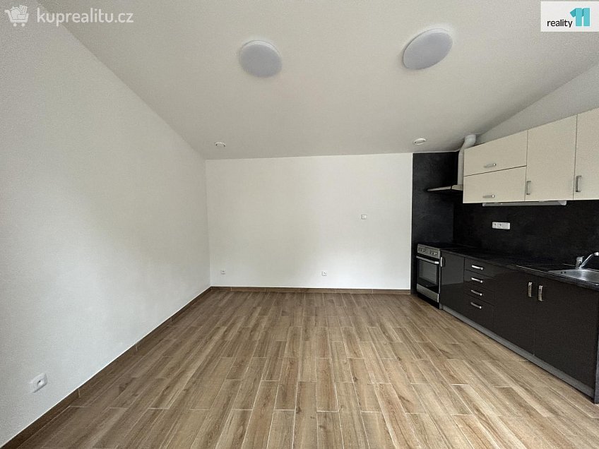 Prodej bytu 1+kk 34 m^2 Michelská, Praha 4 