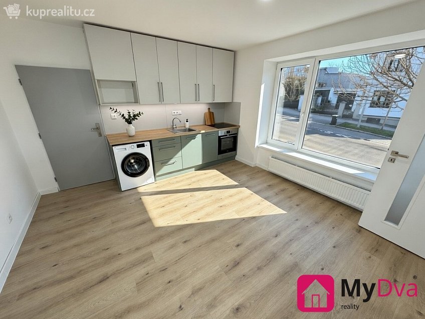 Pronájem bytu 2+kk 34 m^2 Sv. Čecha, Třebíč 