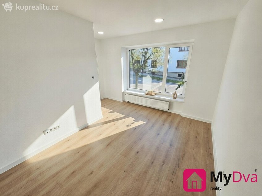 Pronájem bytu 2+kk 34 m^2 Sv. Čecha, Třebíč 