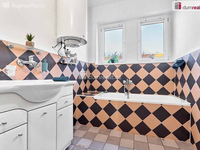 Prodej bytu 4+1 86 m^2 Rohová, Karlovy Vary 