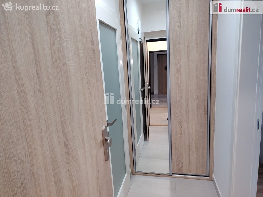 Pronájem bytu 1+kk 21 m^2 Zelená, Děčín 