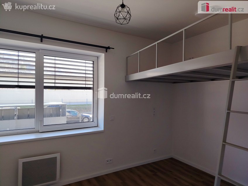 Pronájem bytu 1+kk 21 m^2 Zelená, Děčín 