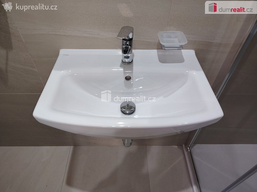 Pronájem bytu 1+kk 21 m^2 Zelená, Děčín 