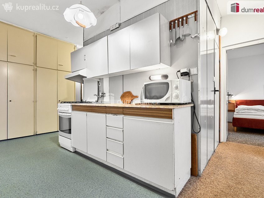 Prodej bytu 3+1 62 m^2 náměstí SNP, Kynšperk nad Ohří 