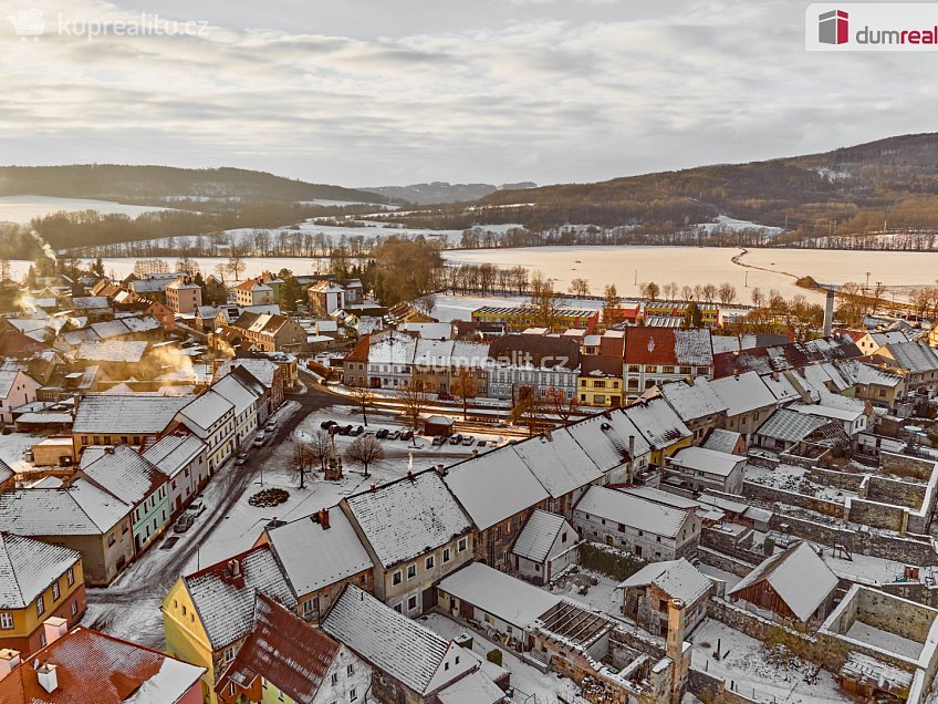 Prodej  rodinného domu 200 m^2 náměstí, Kravaře 