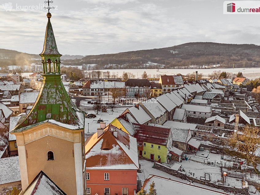 Prodej  rodinného domu 200 m^2 náměstí, Kravaře 