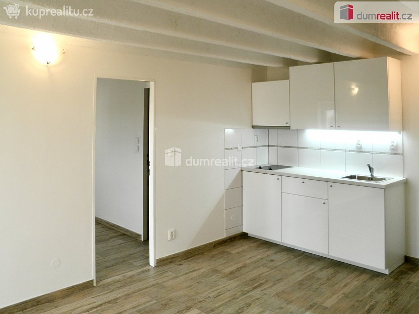 Pronájem bytu 1+1 28 m^2 Národních hrdinů, Břeclav 