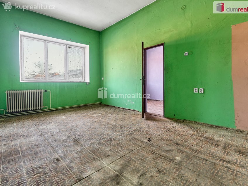 Prodej  rodinného domu 200 m^2 náměstí, Kravaře 