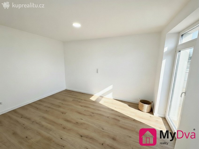 Pronájem bytu 1+1 33 m^2 Sv. Čecha, Třebíč 