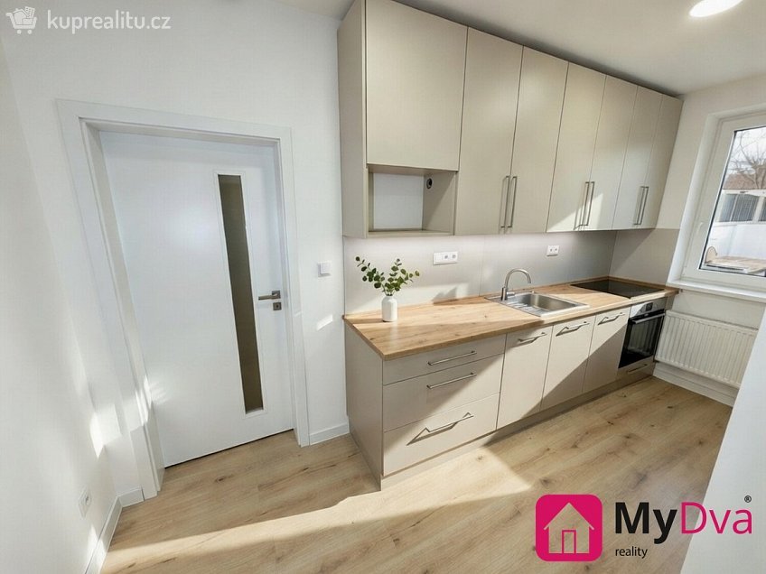 Pronájem bytu 1+1 33 m^2 Sv. Čecha, Třebíč 