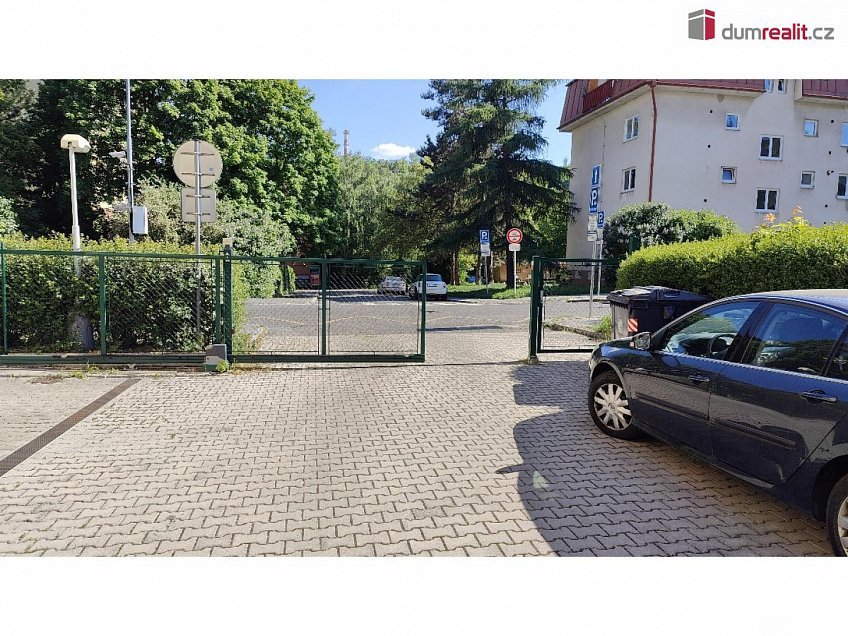 Pronájem  garáže 18 m^2 K lánu, Praha 6 