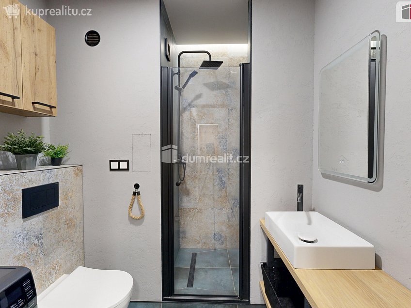 Pronájem bytu 2+1 44 m^2 Hradecká, Opava 