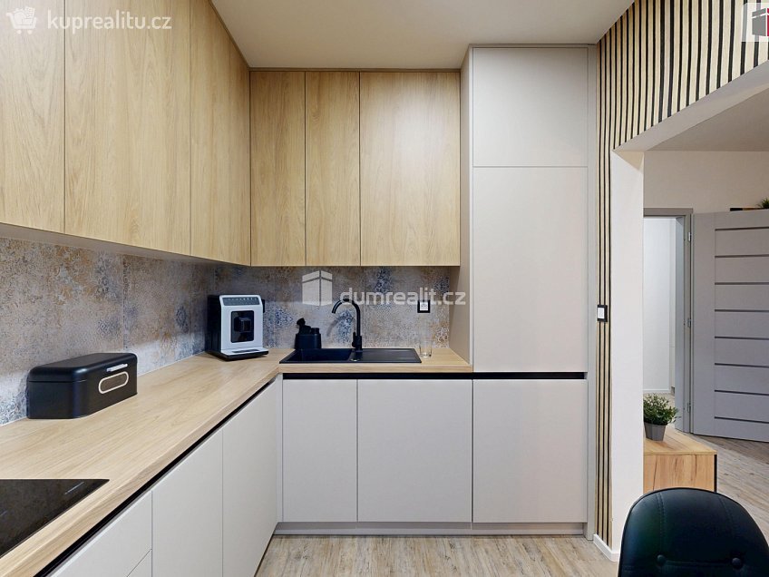 Pronájem bytu 2+1 44 m^2 Hradecká, Opava 