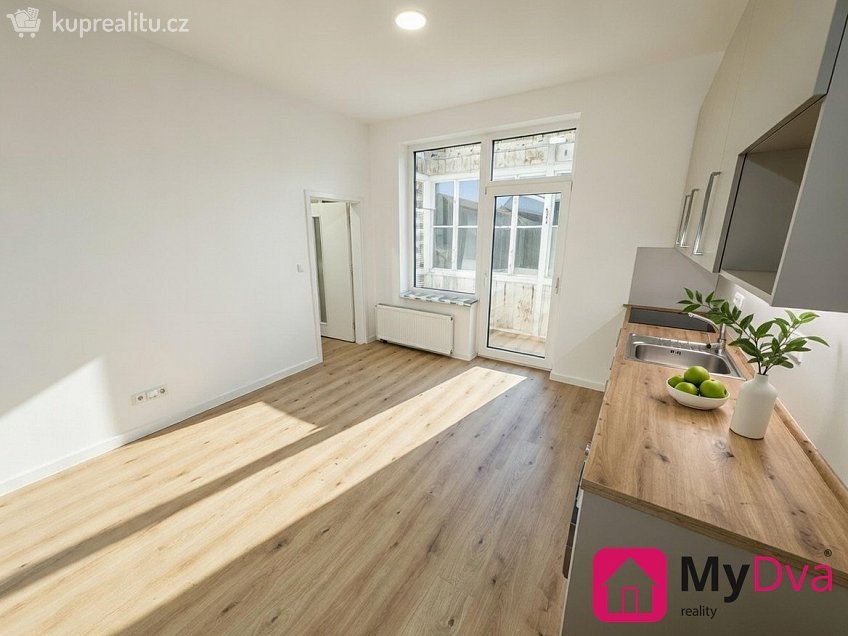 Pronájem bytu 1+1 33 m^2 Sv. Čecha, Třebíč 