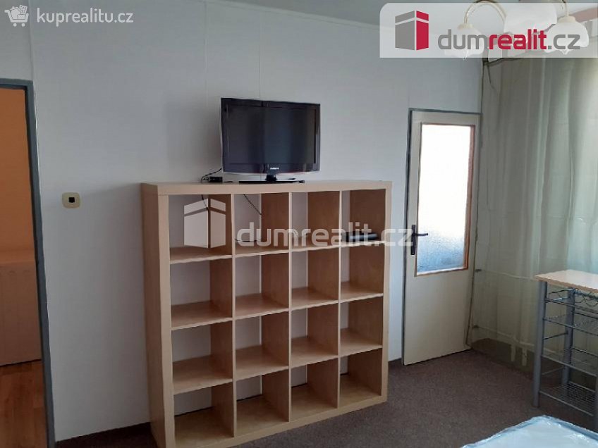 Pronájem bytu 1+1 27 m^2 Veltruská, Praha 9 