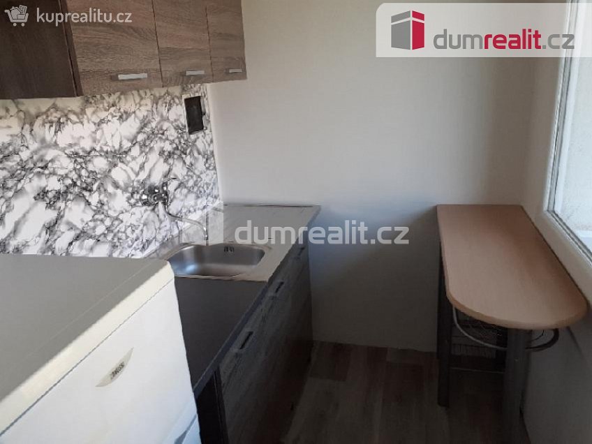 Pronájem bytu 1+1 27 m^2 Veltruská, Praha 9 