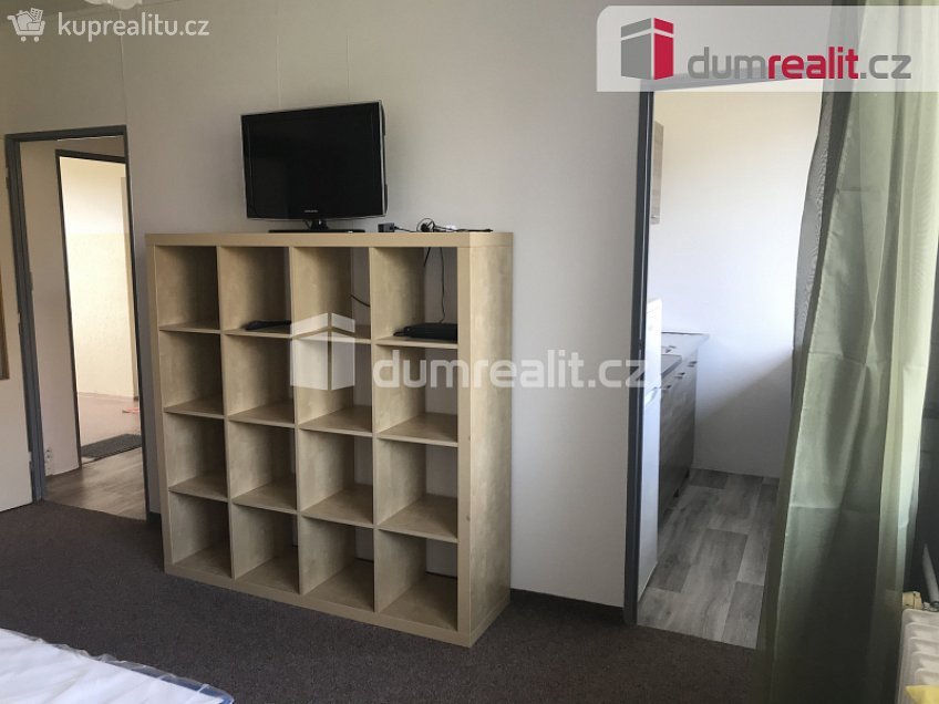 Pronájem bytu 1+1 27 m^2 Veltruská, Praha 9 