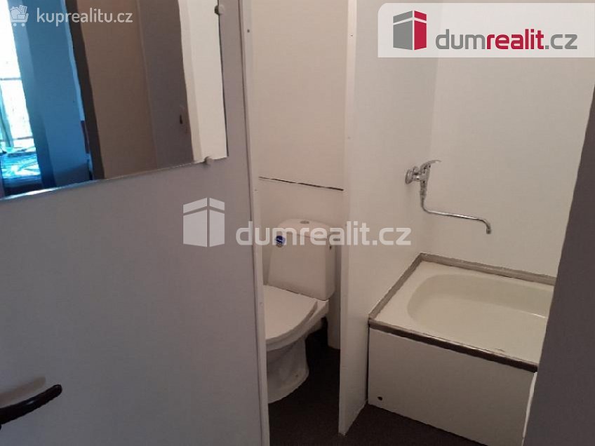 Pronájem bytu 1+1 27 m^2 Veltruská, Praha 9 