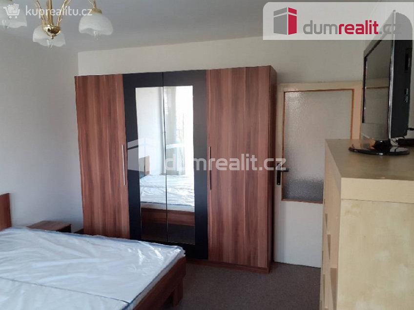 Pronájem bytu 1+1 27 m^2 Veltruská, Praha 9 