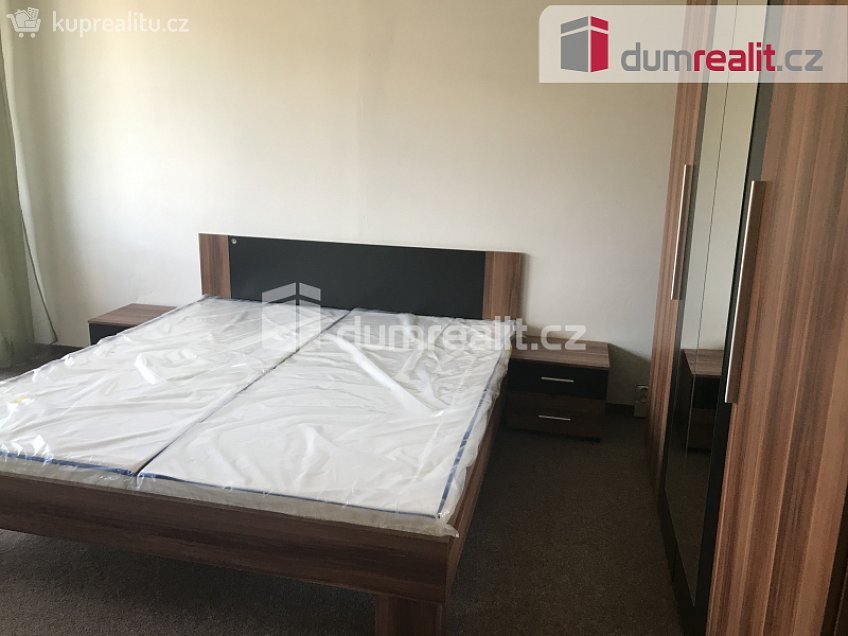 Pronájem bytu 1+1 27 m^2 Veltruská, Praha 9 