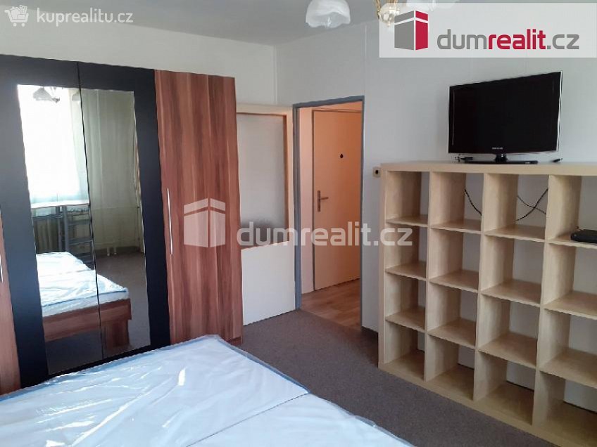 Pronájem bytu 1+1 27 m^2 Veltruská, Praha 9 