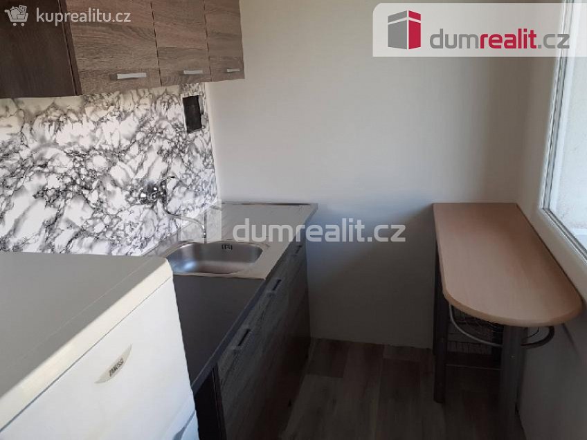 Pronájem bytu 1+1 27 m^2 Veltruská, Praha 9 