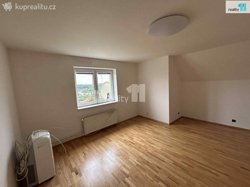 Pronájem bytu 2+kk 75 m^2 Na usedlosti, Praha 4 