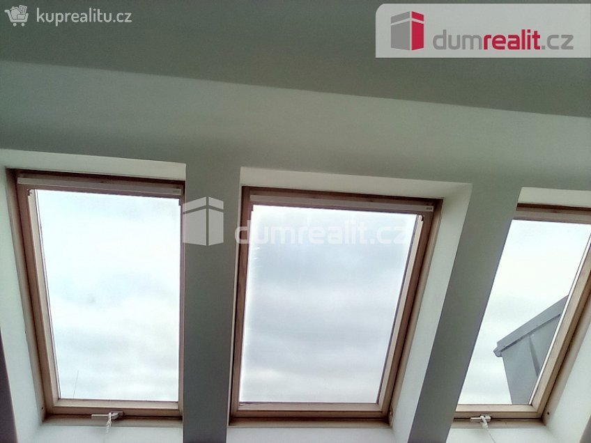 Pronájem bytu 1+kk 25 m^2 Stavitelská, Praha 6 