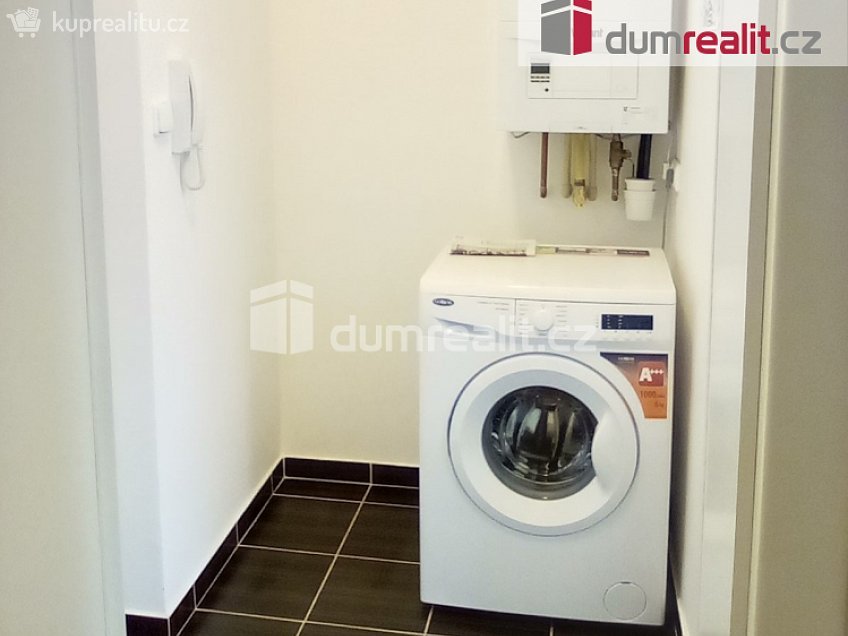 Pronájem bytu 1+kk 25 m^2 Stavitelská, Praha 6 