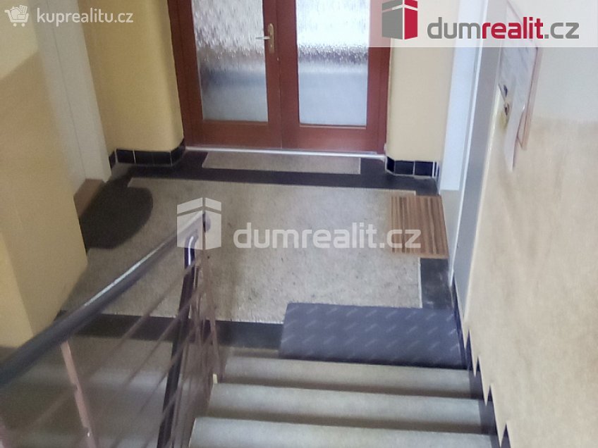 Pronájem bytu 1+kk 25 m^2 Stavitelská, Praha 6 