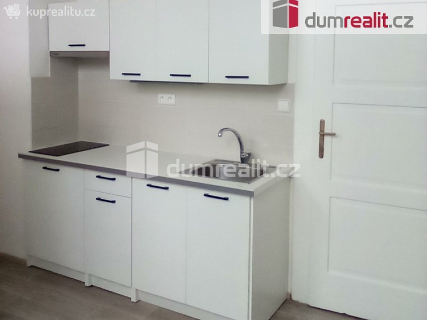 Pronájem bytu 1+kk 25 m^2 Stavitelská, Praha 6 