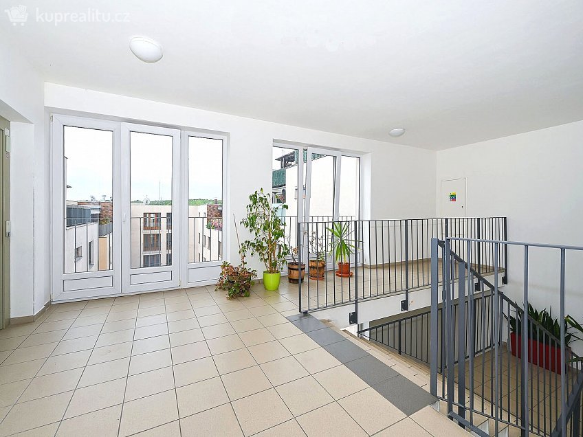 Pronájem bytu 1+1 42 m^2 U Leskavy, Brno 62500