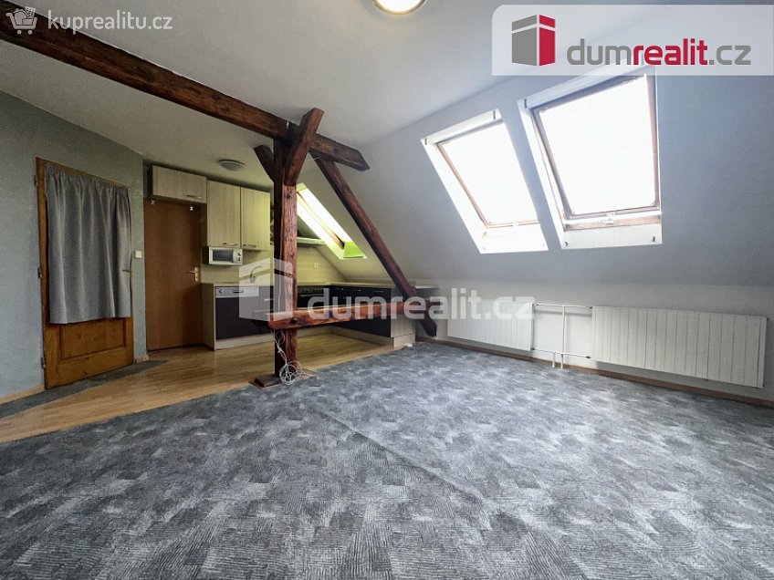 Pronájem bytu 1+kk 20 m^2 Na Hrůdách, Břeclav 