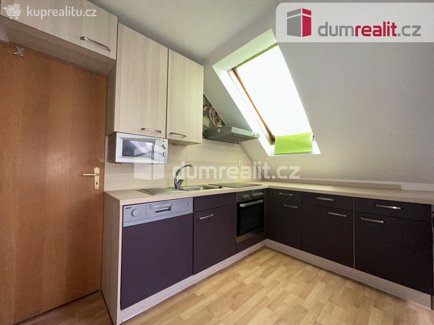 Pronájem bytu 1+kk 20 m^2 Na Hrůdách, Břeclav 