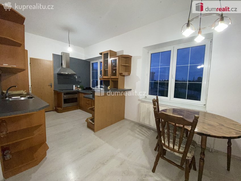 Pronájem bytu 1+kk 15 m^2 Na Hrůdách, Břeclav 