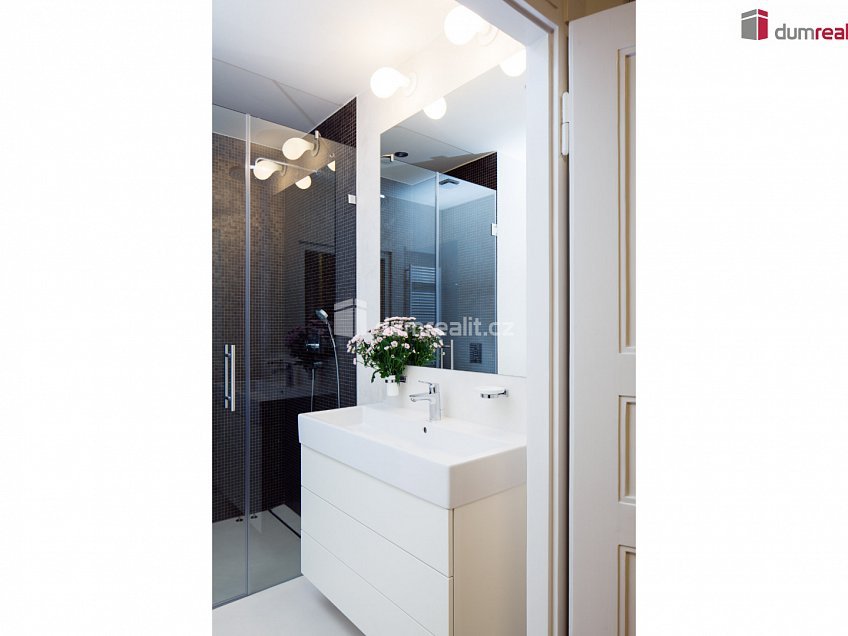 Pronájem bytu 2+kk 80 m^2 Kafkova, Praha 6 