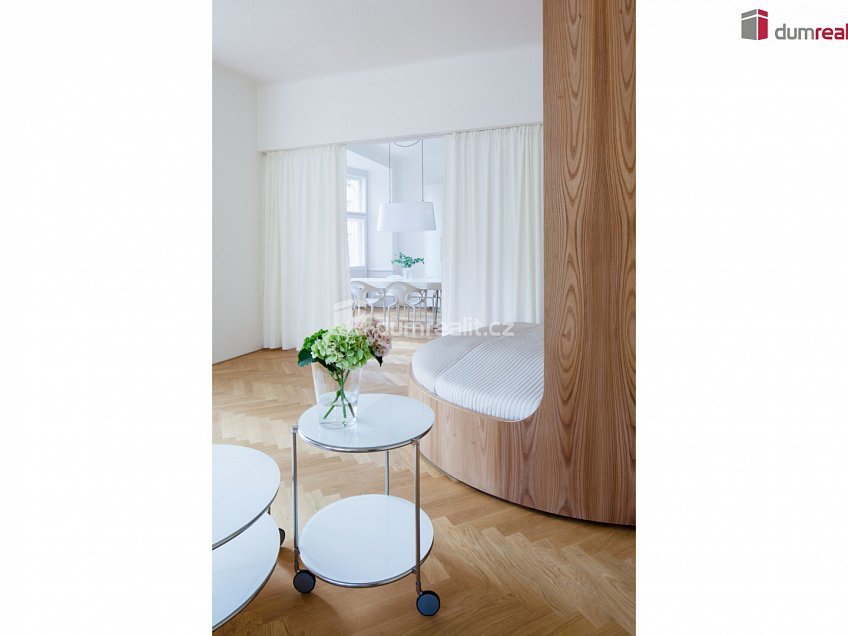 Pronájem bytu 2+kk 80 m^2 Kafkova, Praha 6 