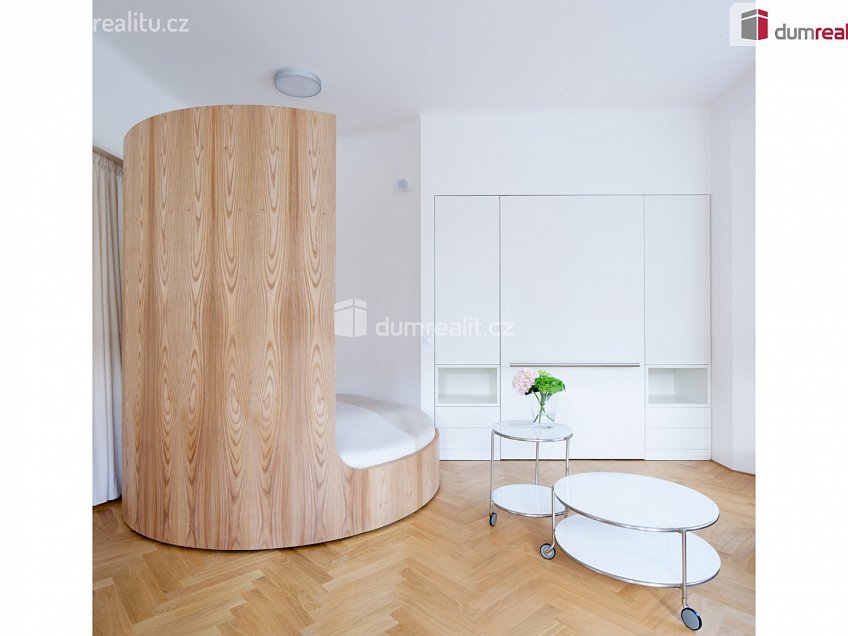 Pronájem bytu 2+kk 80 m^2 Kafkova, Praha 6 