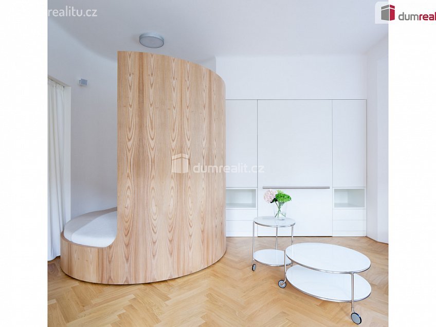 Pronájem bytu 2+kk 80 m^2 Kafkova, Praha 6 