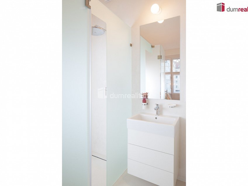 Pronájem bytu 2+kk 80 m^2 Kafkova, Praha 6 