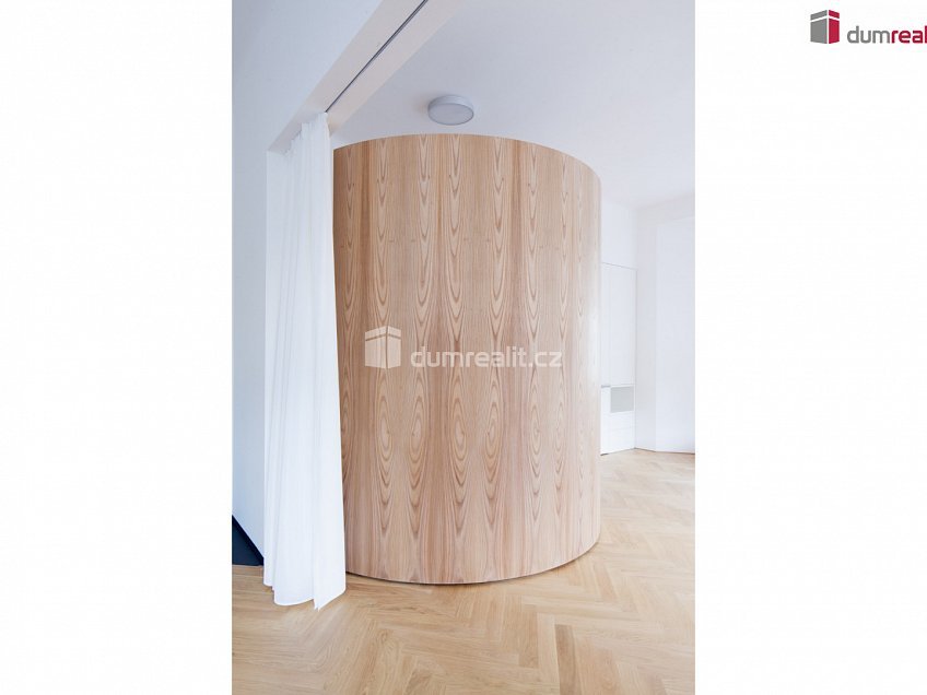 Pronájem bytu 2+kk 80 m^2 Kafkova, Praha 6 