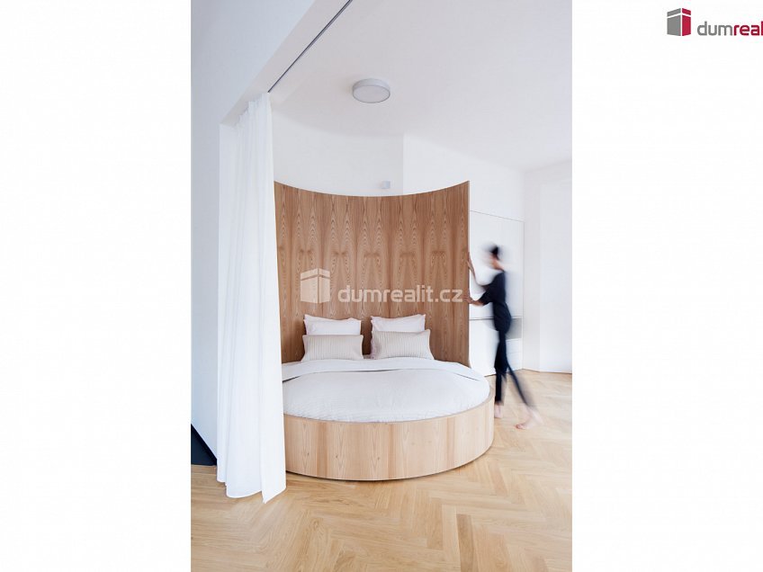 Pronájem bytu 2+kk 80 m^2 Kafkova, Praha 6 