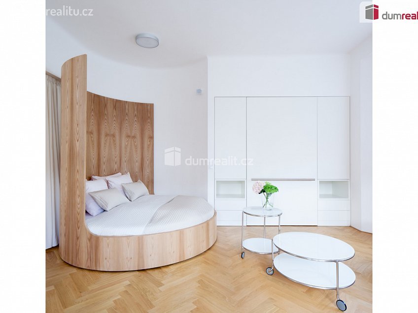 Pronájem bytu 2+kk 80 m^2 Kafkova, Praha 6 