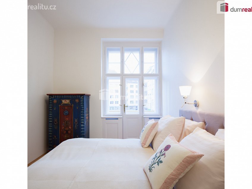 Pronájem bytu 2+kk 80 m^2 Kafkova, Praha 6 