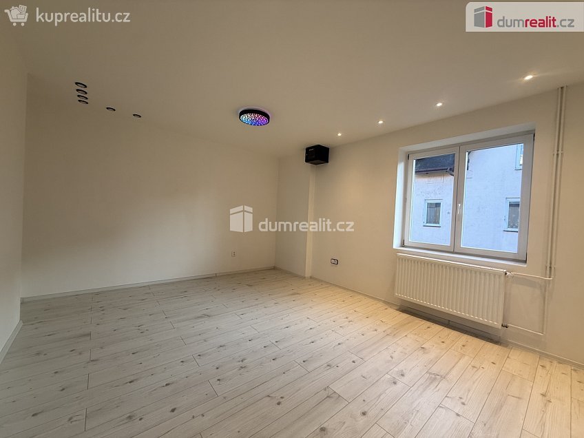 Pronájem bytu 1+1 38 m^2 Úzká, Děčín 