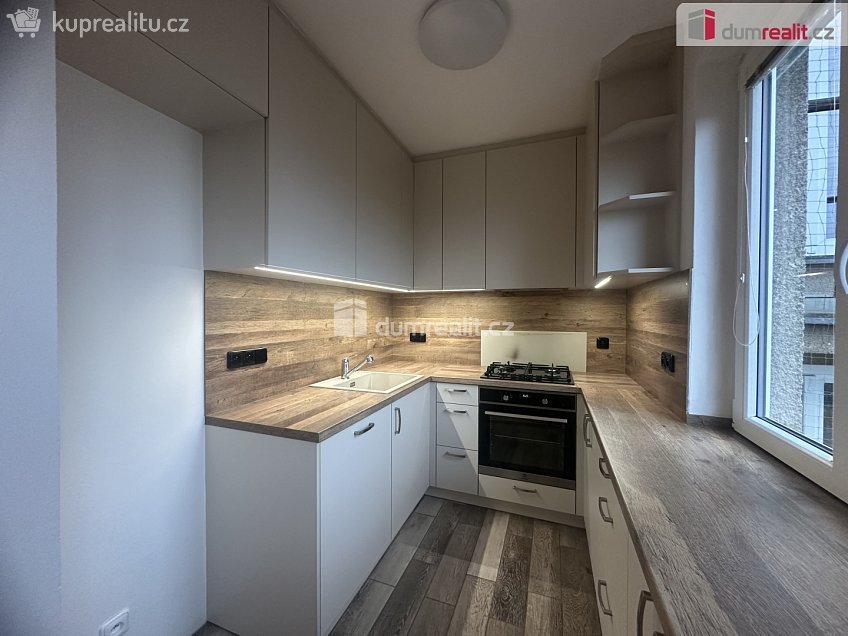 Pronájem bytu 3+kk 75 m^2 Svojšovická, Praha 4 