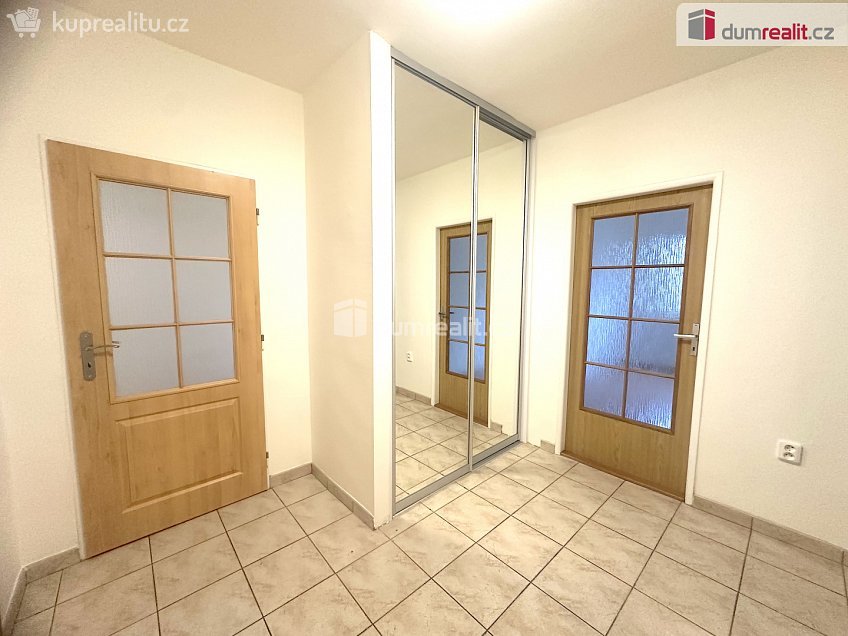 Pronájem bytu 3+kk 75 m^2 Svojšovická, Praha 4 